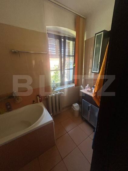 Casă individuală cu 10 camere cu Canalizare în Hărman