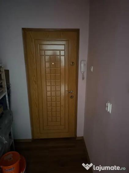 Garsonieră decomandată în Petros
