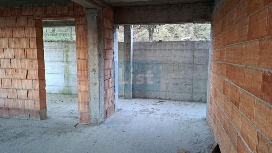 Casă cu 5 camere cu Canalizare în Dezmir