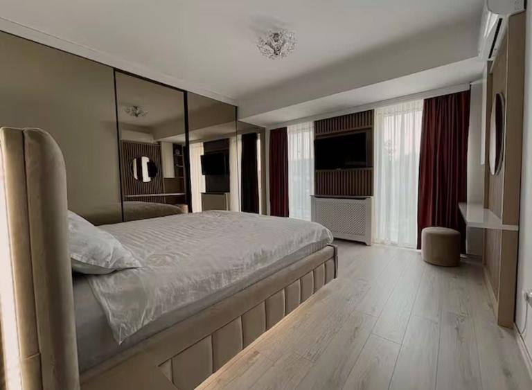 Apartament cu 3 camere decomandat, mobilat în Bulgaria