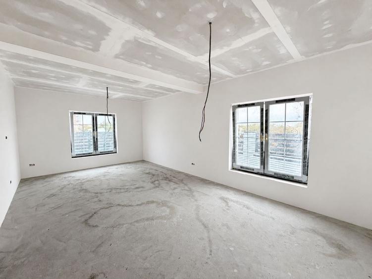 Duplex cu 4 camere cu Canalizare în Moșnița Nouă