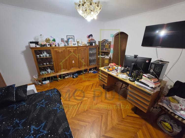 Apartament cu 2 camere semidecomandat în Centrul Bancar