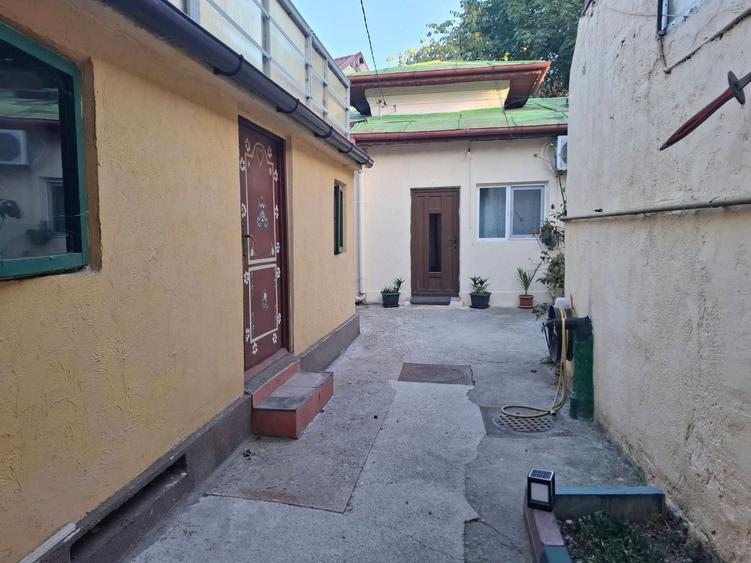 Casă individuală cu 4 camere cu Canalizare în 1 Mai