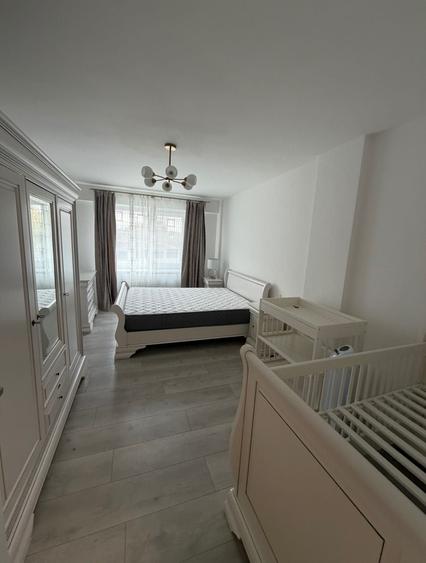 Apartament cu 3 camere decomandat în Medicină