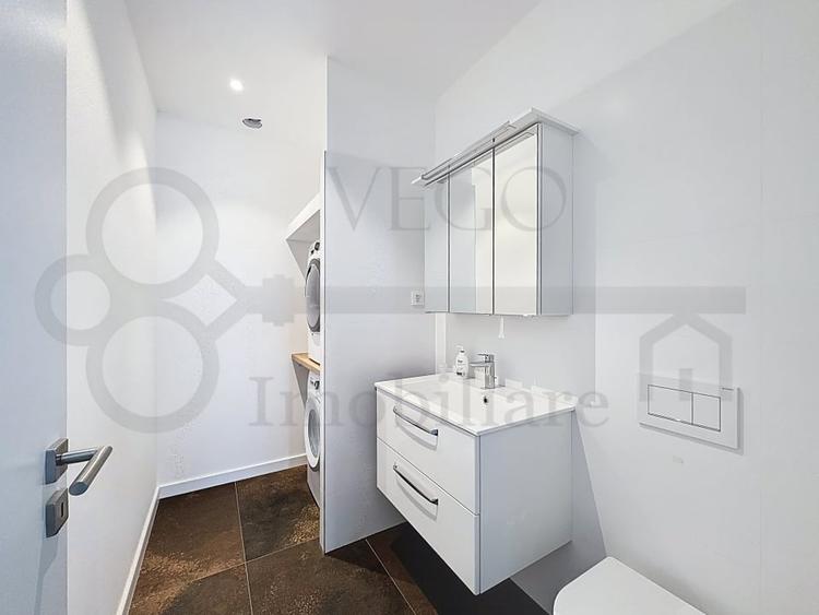 Apartament cu 3 camere semidecomandat, mobilat în Semicentral