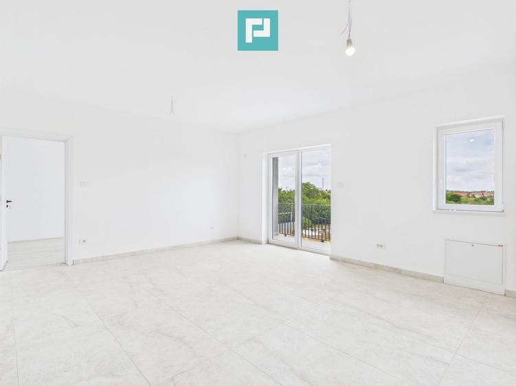 Apartament cu 3 camere semidecomandat în Grădiște