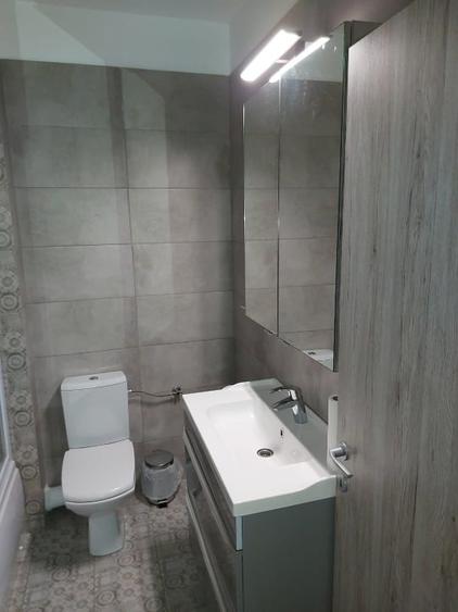 Apartament cu 2 camere semidecomandat, mobilat în Central