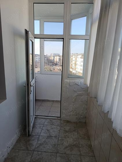 Apartament cu 3 camere decomandat în Micro 11