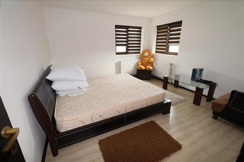 Casă individuală cu 5 camere cu Teren 2795 Mp în Budești
