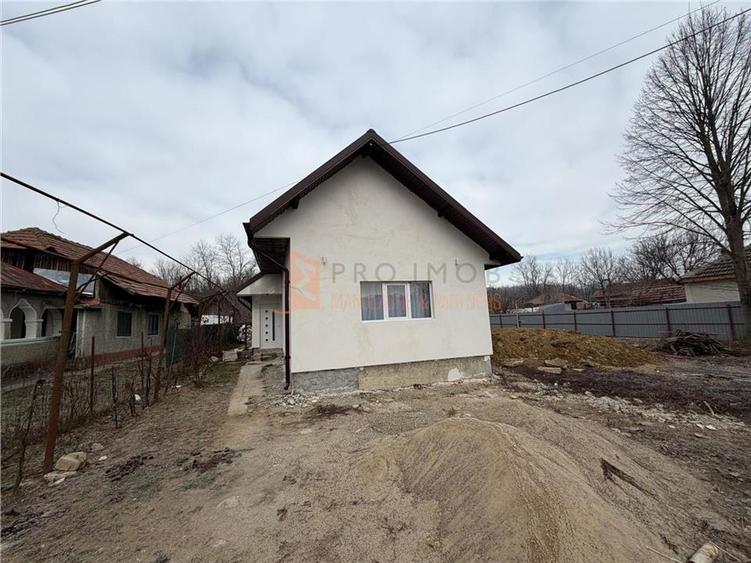 Casă individuală cu 4 camere cu Teren 528 Mp în Tisău