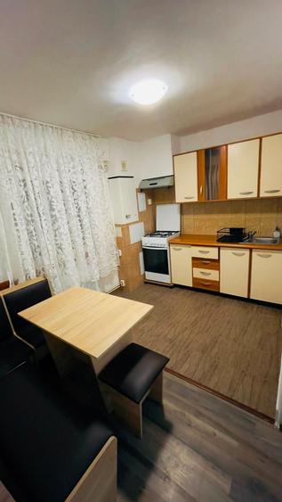 Apartament cu 3 camere decomandat în Soarelui