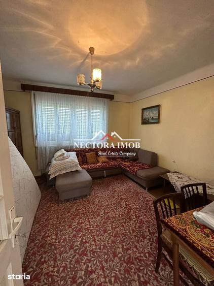 Casă cu 5 camere cu Teren 2300 Mp în Pocola