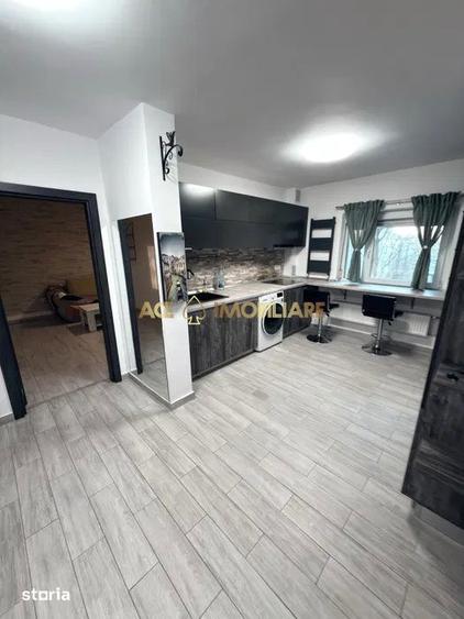 Apartament cu 3 camere, mobilat în Tei