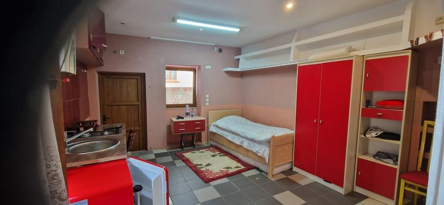 Garsonieră decomandată în Central
