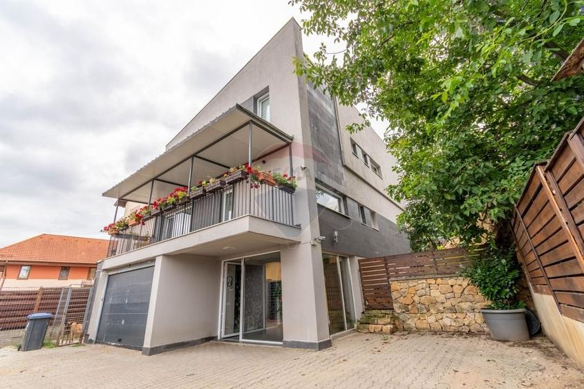 Casă individuală cu 5 camere cu Teren 445 Mp în Europa