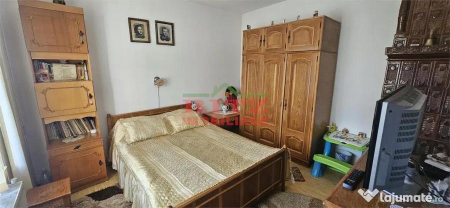 Casă cu 7 camere cu Teren 1756 Mp în Caracal