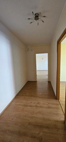 Apartament cu 3 camere decomandat, mobilat în Barbu Văcărescu