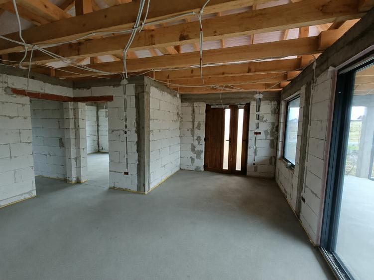 Casă individuală cu 2 camere cu Teren 600 Mp în Solovăstru