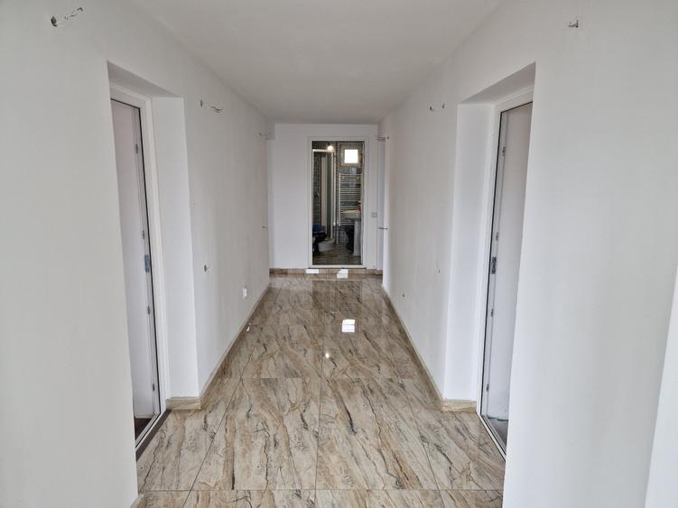 Casă individuală cu 4 camere cu Canalizare în Sânpetru