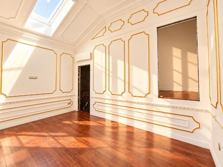 Apartament cu 5 camere decomandat în Ronaț