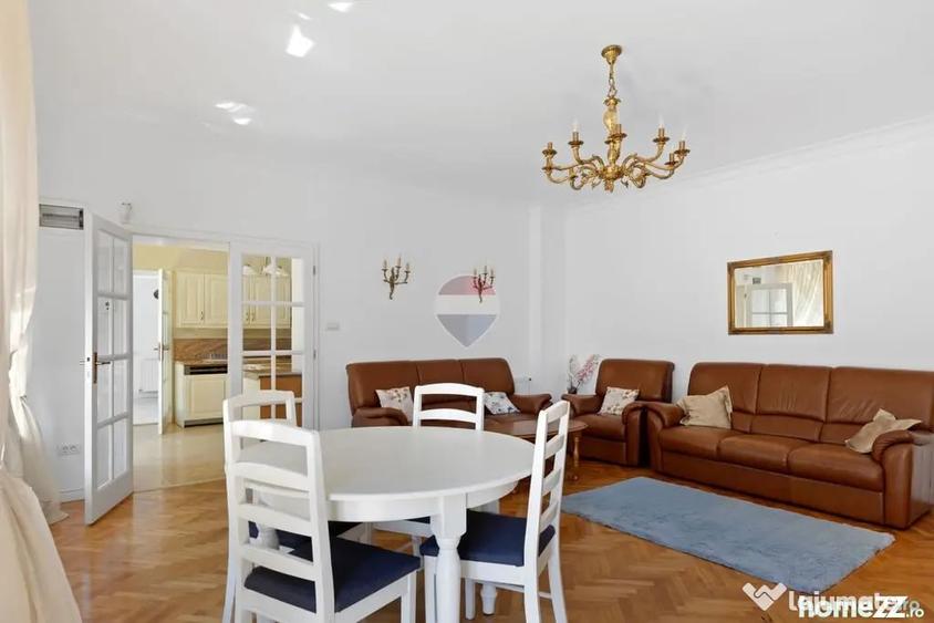 Apartament cu 3 camere semidecomandat în Central