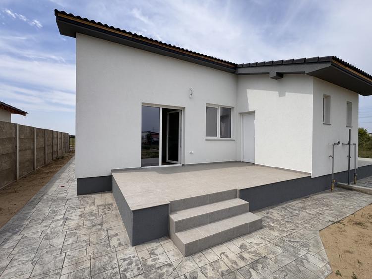 Duplex cu 3 camere cu Canalizare în Moșnița Nouă