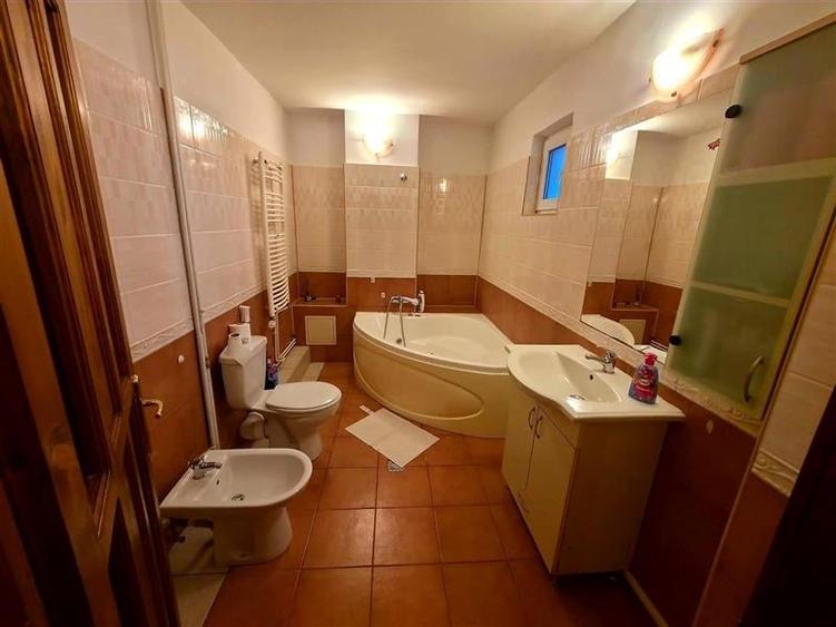 Apartament cu 2 camere decomandat în Pandurilor