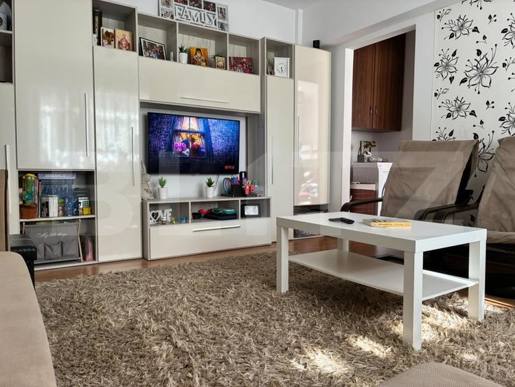 Apartament cu 2 camere semidecomandat, mobilat în Mihai Eminescu