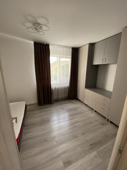 Apartament cu 3 camere semidecomandat, mobilat în Florești