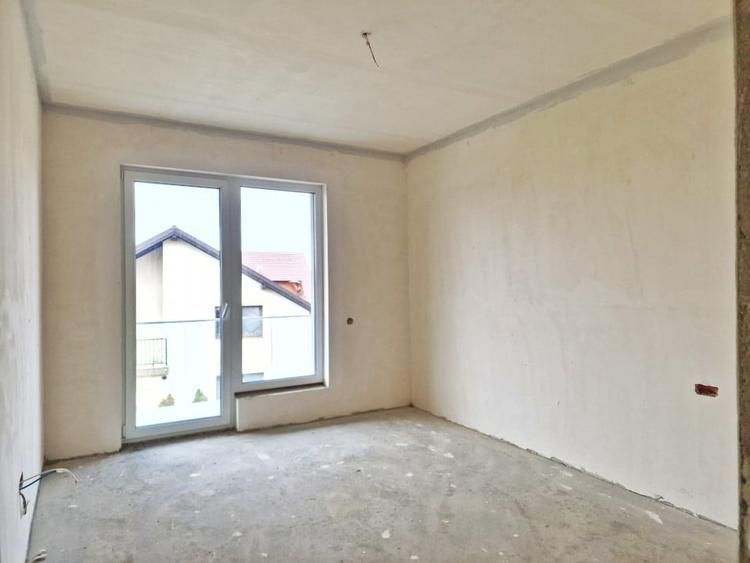 Duplex cu 4 camere cu Canalizare în Central