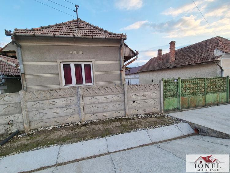 Casă individuală cu 3 camere cu Teren 1100 Mp în Henig