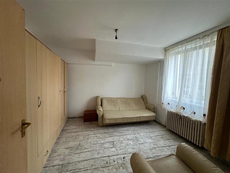 Apartament cu 2 camere semidecomandat, mobilat în Moroasa 2