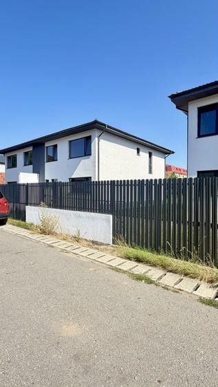 Duplex cu 4 camere cu Canalizare în Gilău