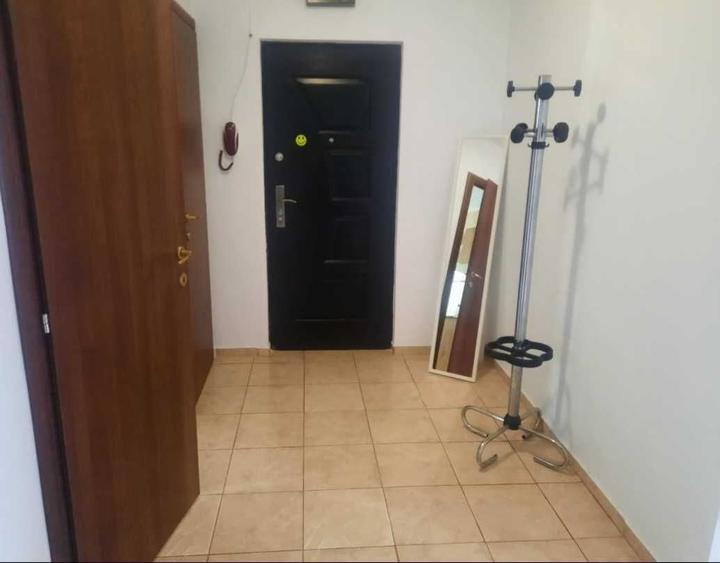 Apartament cu 3 camere decomandat în Drumul Taberei