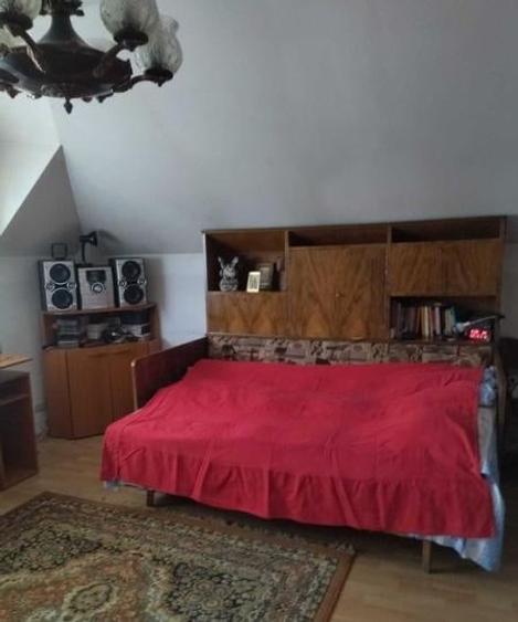 Apartament cu 3 camere semidecomandat, mobilat în Pantelimon