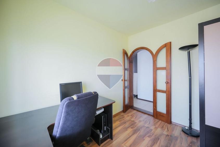 Apartament cu 3 camere decomandat în Rogerius