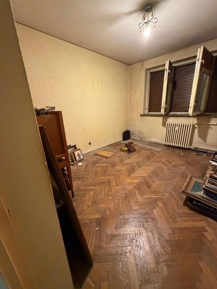 Apartament cu 3 camere semidecomandat în Calea București