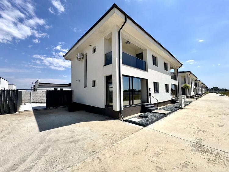 Duplex cu 5 camere cu Canalizare în Clinceni