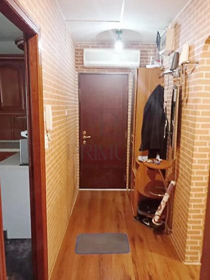 Apartament cu 3 camere decomandat în Girocului