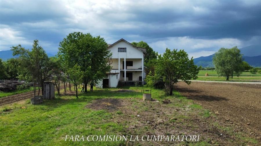 Casă individuală cu 10 camere cu Teren 4324 Mp în Călimănești