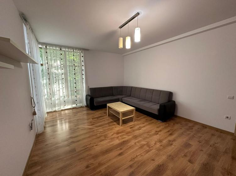 Apartament cu 3 camere semidecomandat în Calea Dumbrăvii