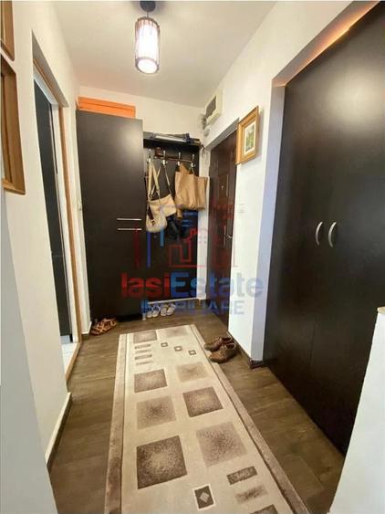 Apartament cu 2 camere semidecomandat în Filiași