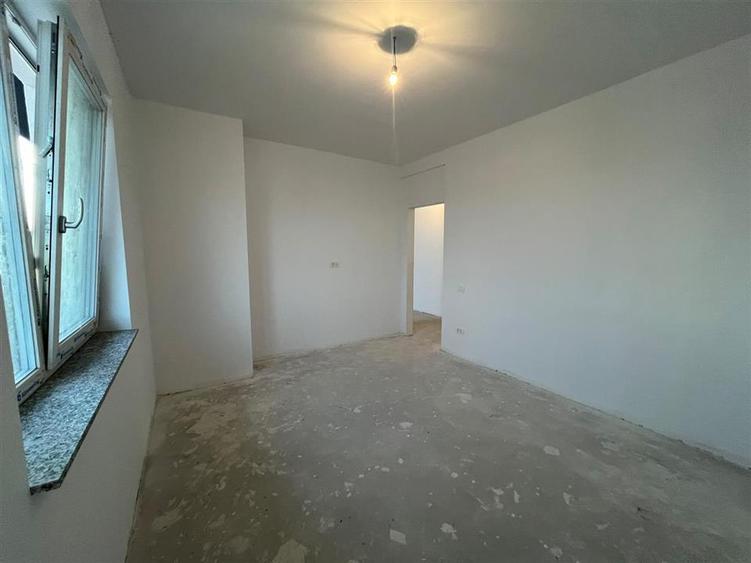 Casă cu 4 camere cu Teren 471 Mp în Cihei
