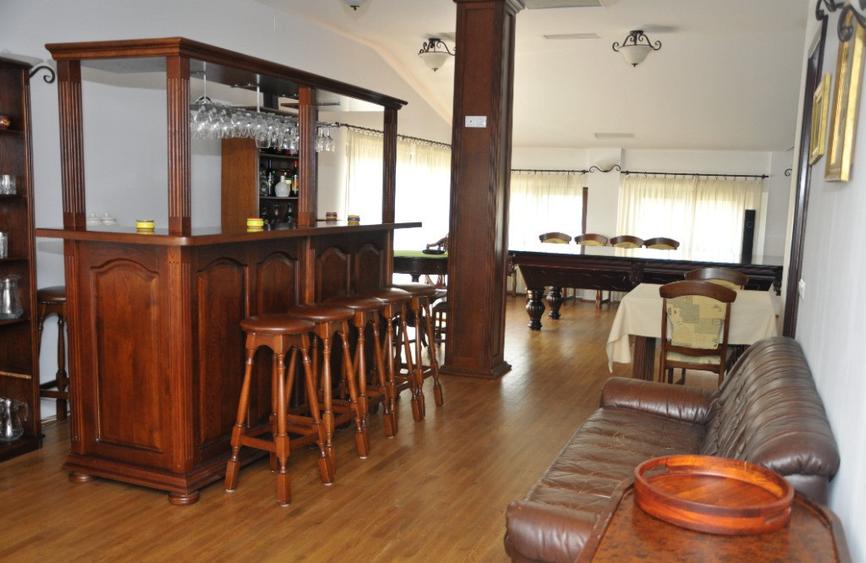 Casă cu 9 camere cu Teren 900 Mp în Central