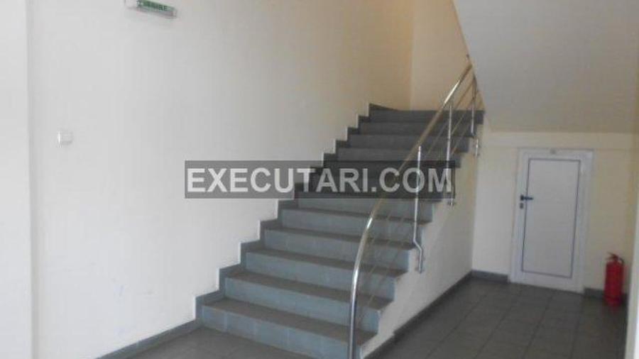 Spațiu comercial, de 5,500 mp, în Central