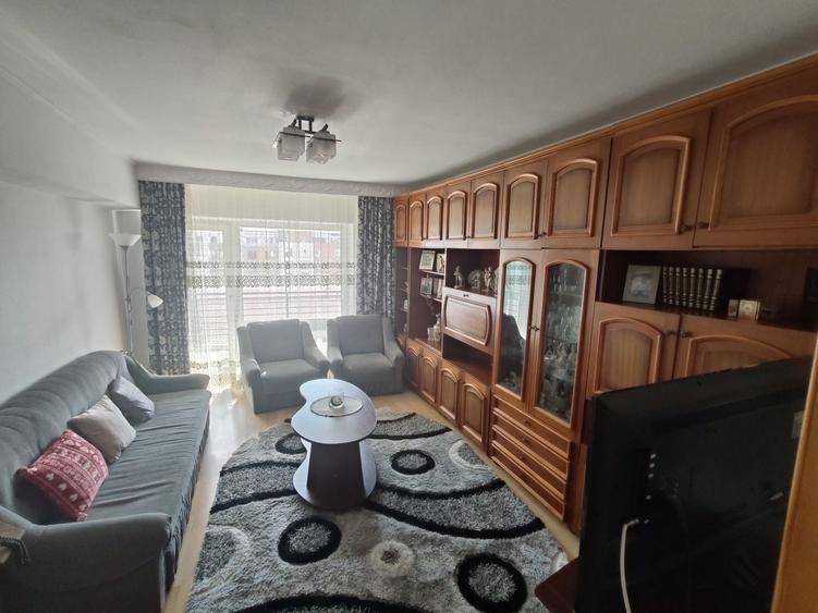 Apartament cu 3 camere decomandat în Gura Văii
