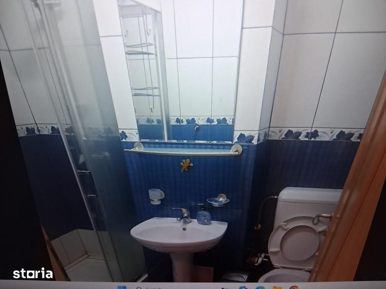 Apartament cu 2 camere semidecomandat în Tei