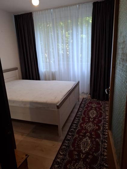 Apartament cu 3 camere semidecomandat, mobilat în P-ța Reșița