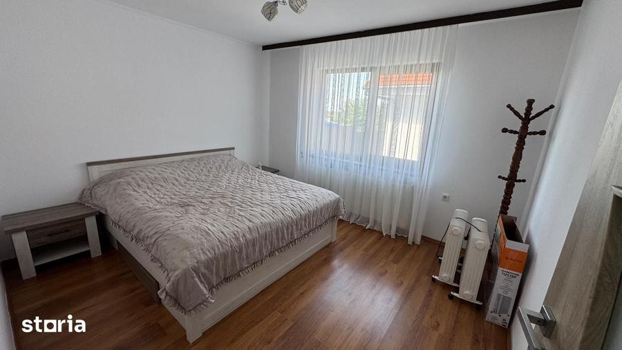 Casă cu 7 camere cu Teren 1080 Mp în Sânmartin