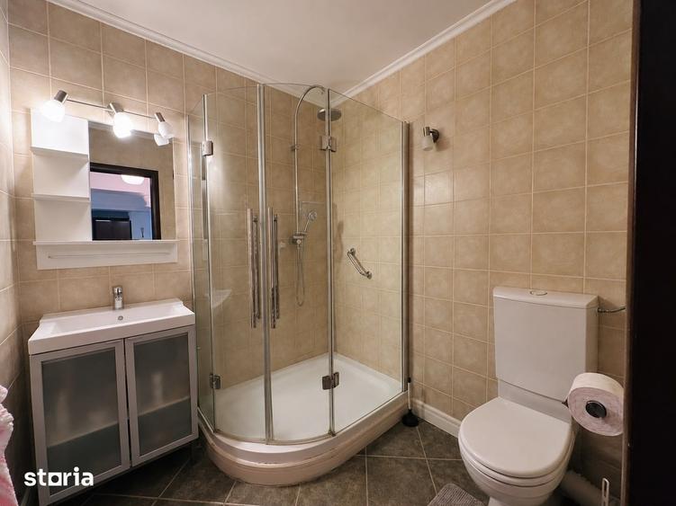 Apartament cu 3 camere semidecomandat în Moșilor